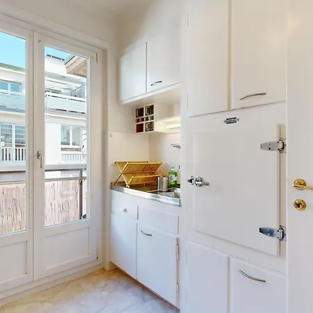 Апартаменти Bright Flat In The Heart Of