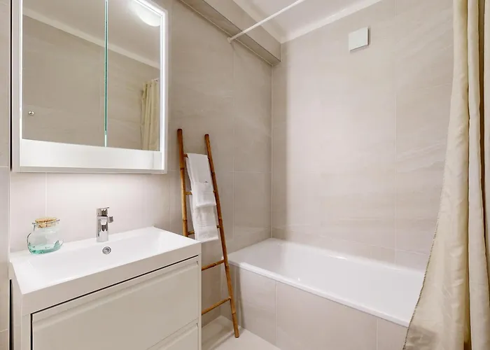 Апартаменты Bright Flat In The Heart Of