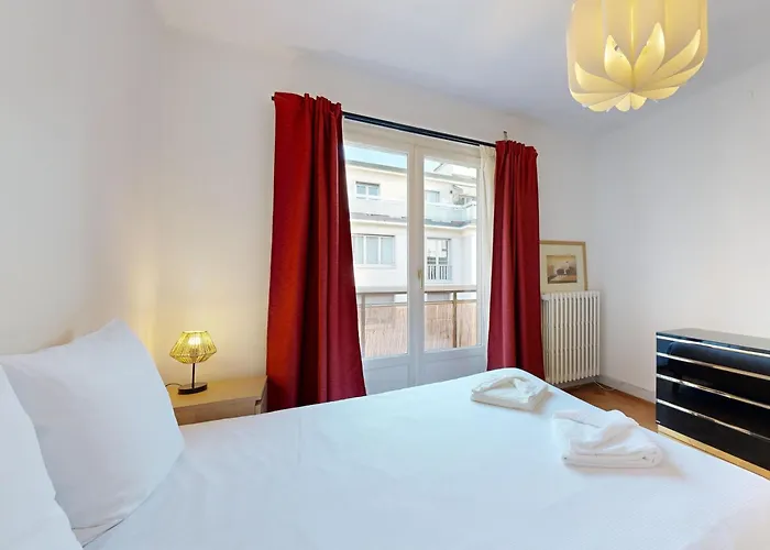 Bright Flat In The Heart Of Лозанна