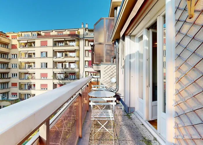 Апартаменты Bright Flat In The Heart Of